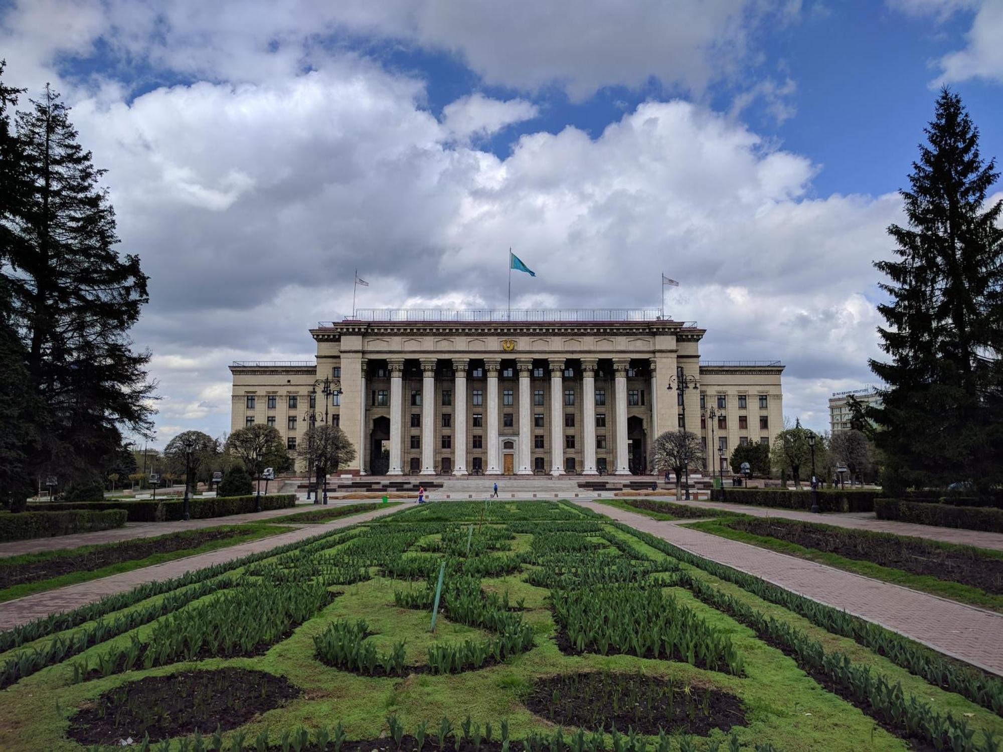 Nadezhda Apartments On Kazybek Bi St. Алматы Экстерьер фото